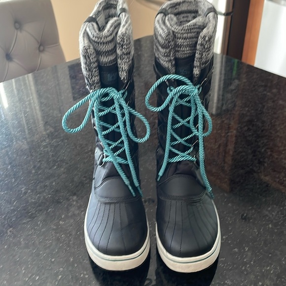 Snow boots - Picture 1 of 5